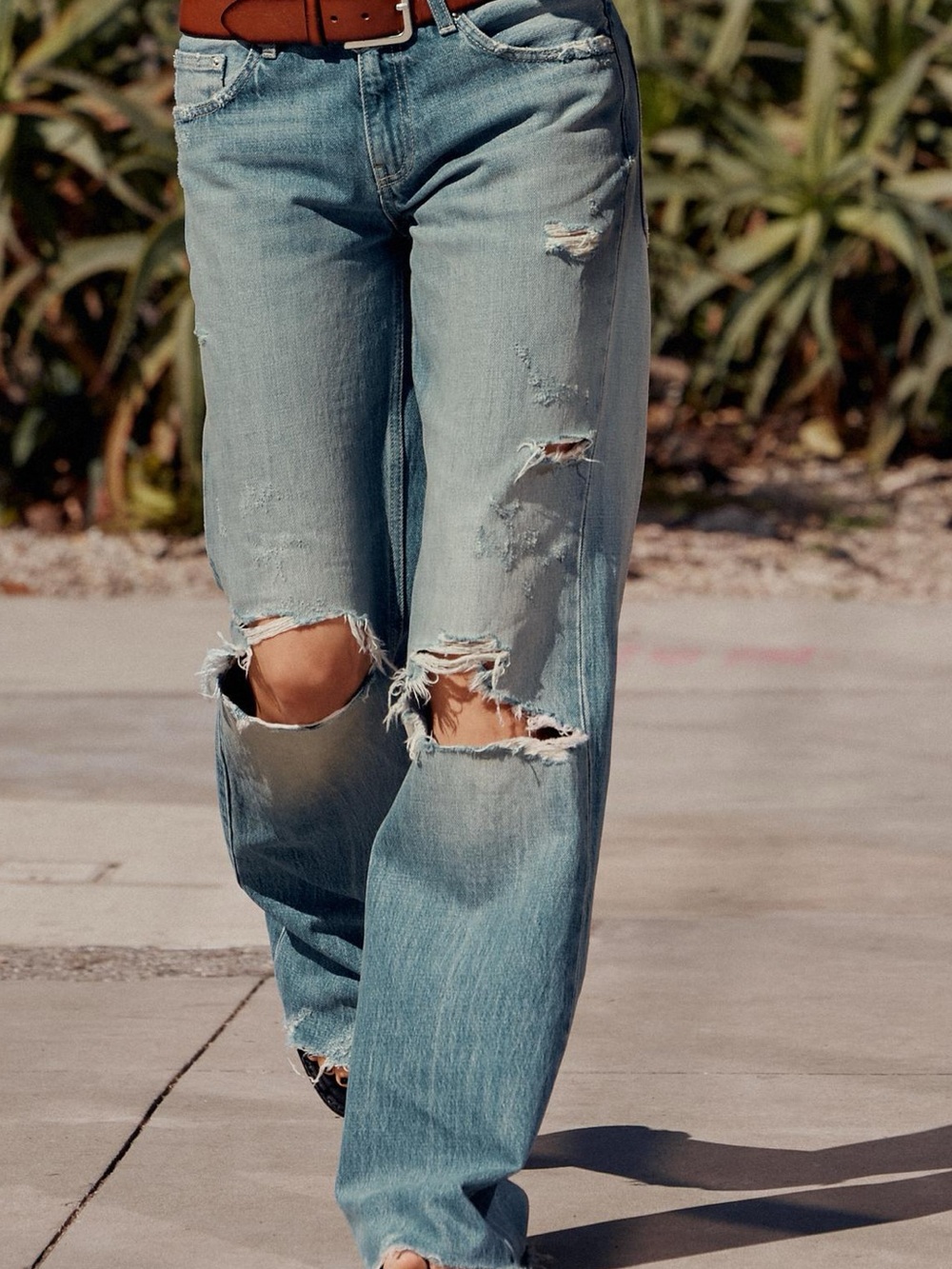 Light Wash Distressed Straight-Leg Jeans - Blue